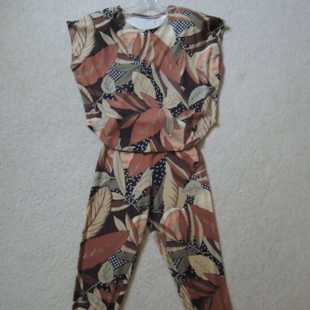 Ladies Leggings + Top 2 Pc Set Size M Artsy Leaf Print by TAPE MEASURE NY NWOT